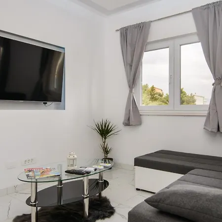 Pelja Τρογκίρ