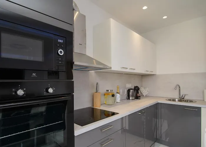 Pelja Διαμέρισμα *