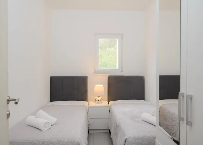 Pelja Διαμέρισμα *