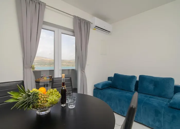 Pelja Διαμέρισμα Τρογκίρ